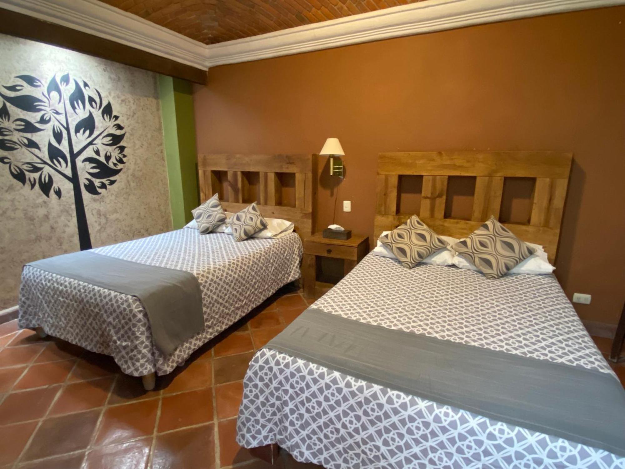 Hotel Ana Catalina And Suites ซานมิเกล เด อาเญนเด ภายนอก รูปภาพ