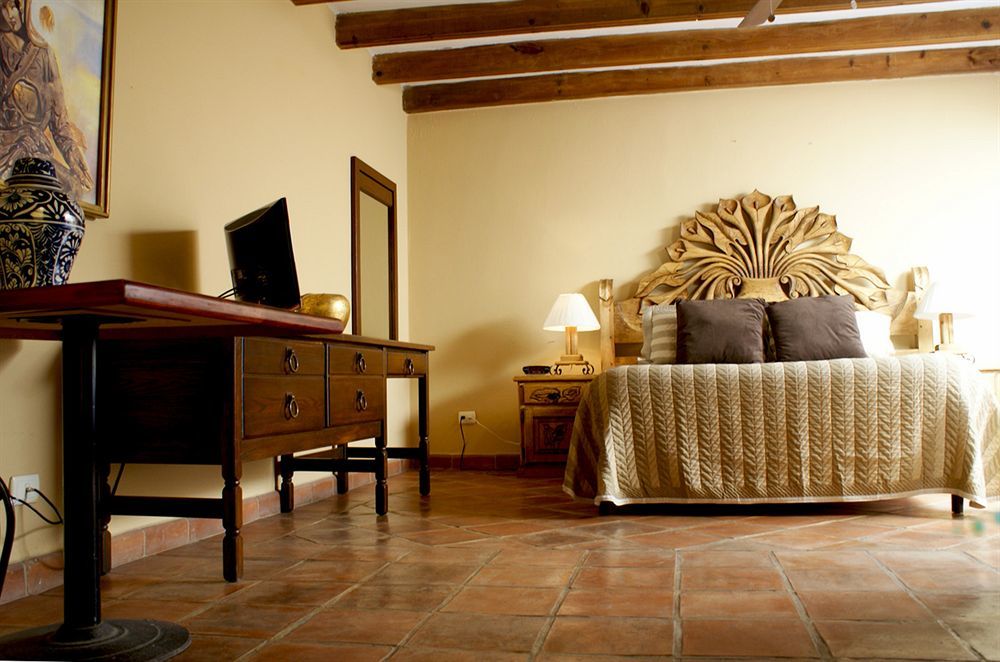 Hotel Ana Catalina And Suites ซานมิเกล เด อาเญนเด ภายนอก รูปภาพ